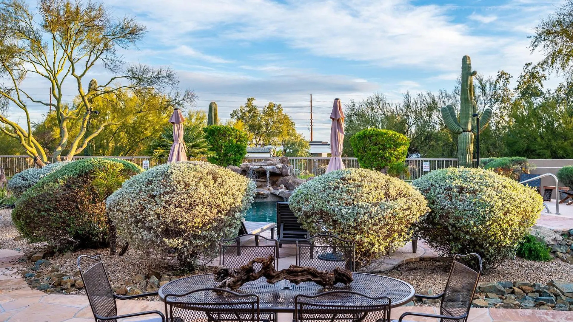 Barwick Is A Private Oasis Practice On The Putting Green Shoot Pool And Enjoy This City Getaway. Scottsdale 0*,