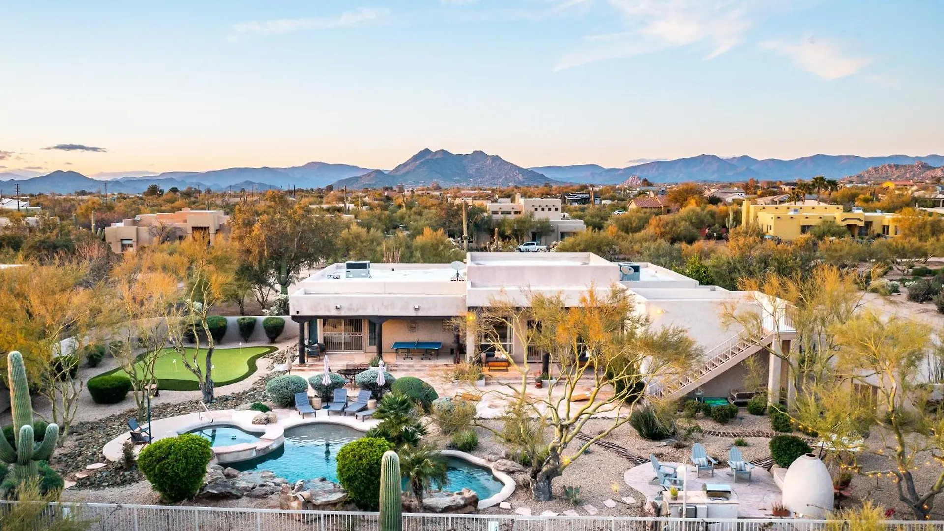 Nyaraló Barwick Is A Private Oasis Practice On The Putting Green Shoot Pool And Enjoy This City Getaway. Scottsdale Amerikai Egyesült Államok